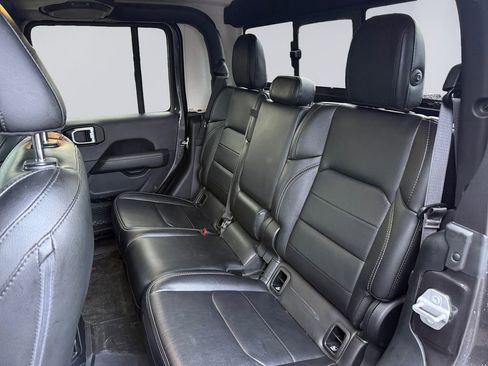 Used 2020 Jeep Gladiator Overland image 18