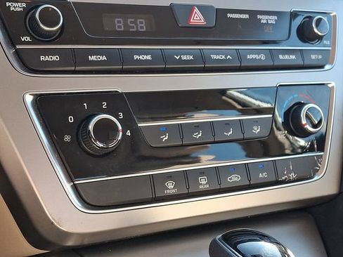 Used 2017 Hyundai Sonata SE FWD image 17