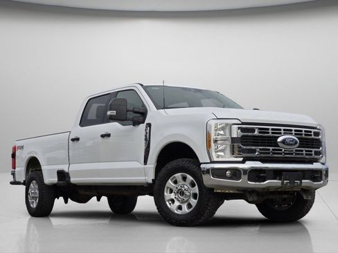 Used 2023 Ford F350 XLT image 2