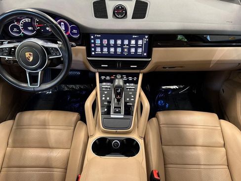 Used 2022 Porsche Cayenne AWD/4WD image 4