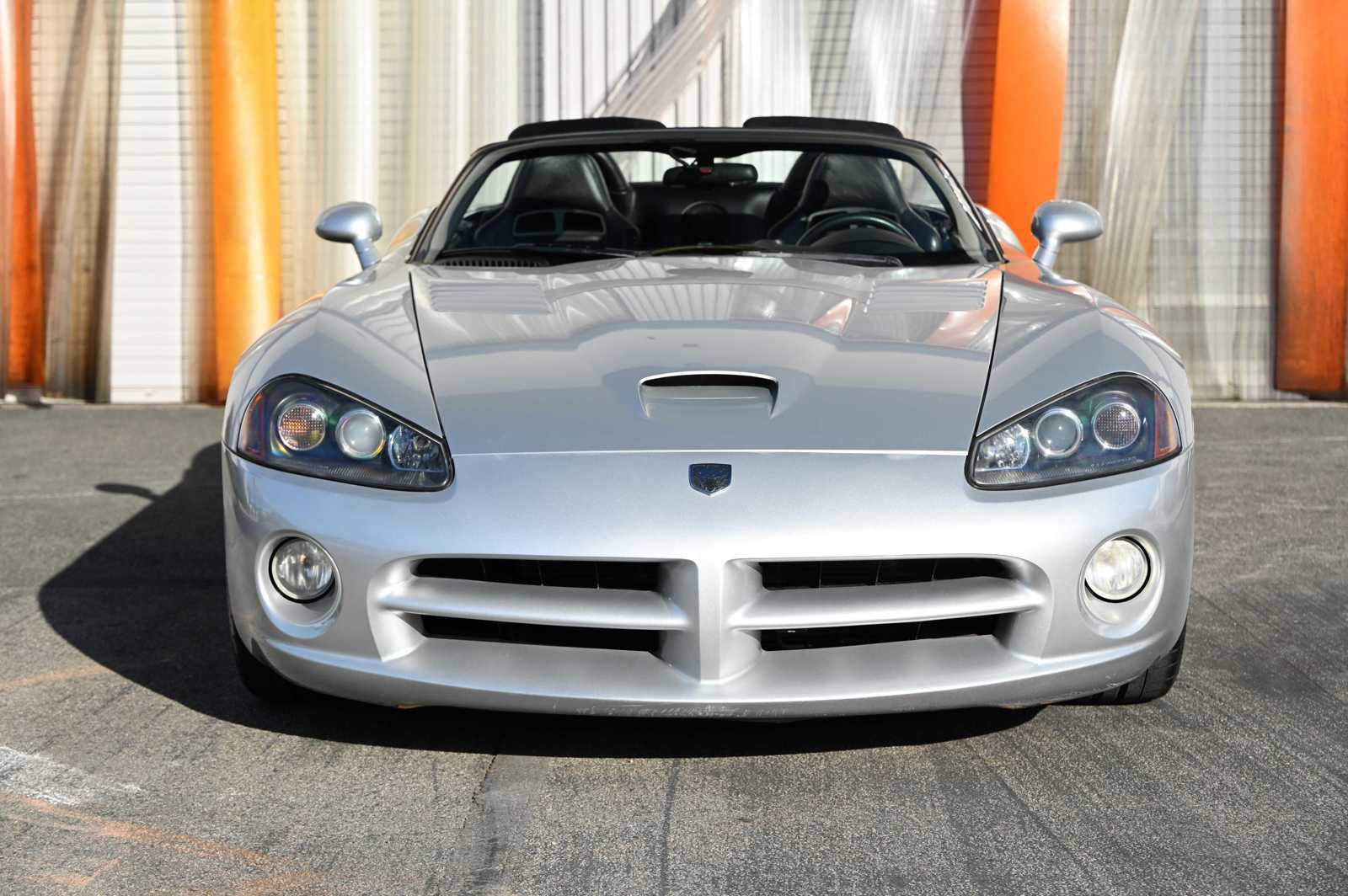 Used 2004 Dodge Viper SRT-10 RWD image 2