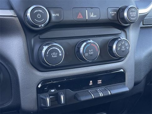 Used 2024 RAM 2500 Big Horn w/ Safety Group image 20