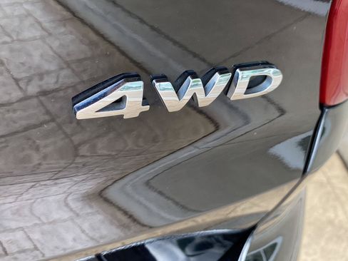 Used 2018 Ford Explorer XLT w/ Equipment Group 202A AWD/4WD image 9