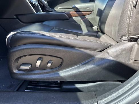 Used 2019 Cadillac XTS Luxury image 17