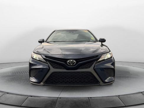 Used 2020 Toyota Camry SE image 2