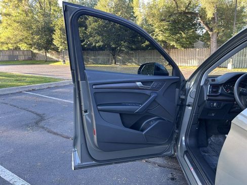 Certified 2023 Audi Q5 2.0T Premium w/ Convenience Package image 19