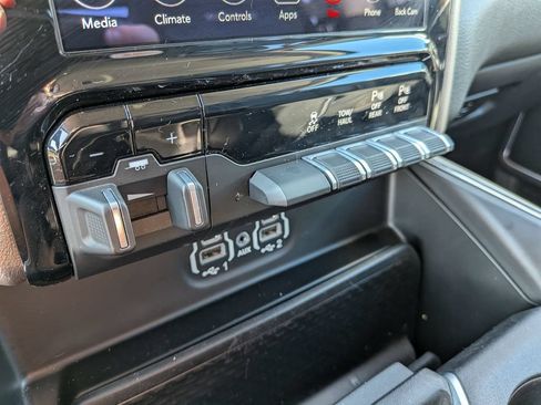 Used 2020 RAM 1500 Laramie AWD/4WD image 19