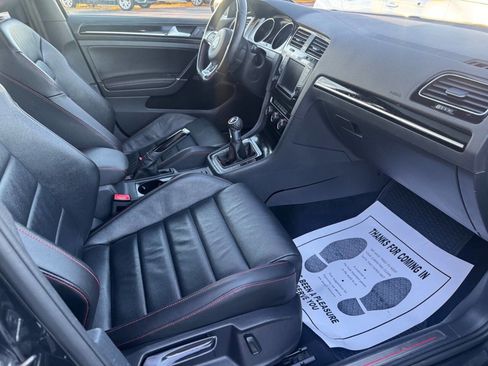 Used 2017 Volkswagen GTI SE image 14