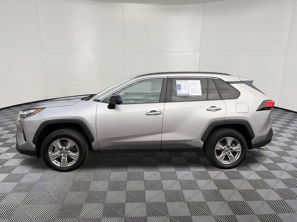 Used 2025 Toyota RAV4 LE AWD/4WD image 5