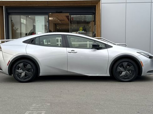 Used 2023 Toyota Prius LE image 8