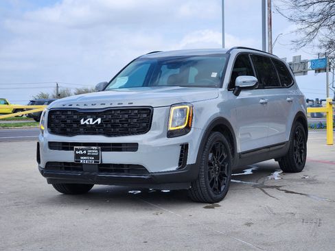 Used 2022 Kia Telluride EX w/ EX Premium Package image 3