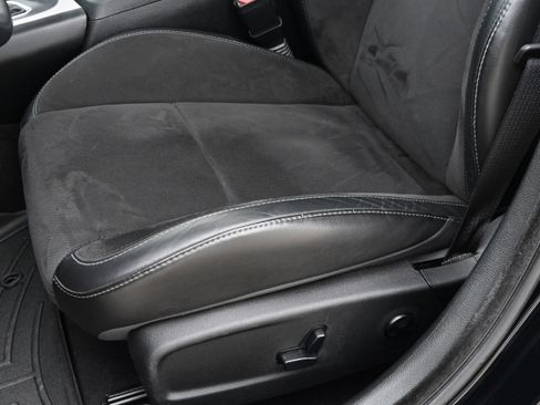 Used 2019 Dodge Charger Scat Pack w/ Plus Group RWD image 30