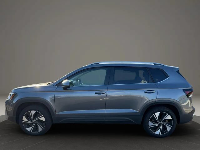 Used 2025 Volkswagen Taos SE AWD/4WD image 2