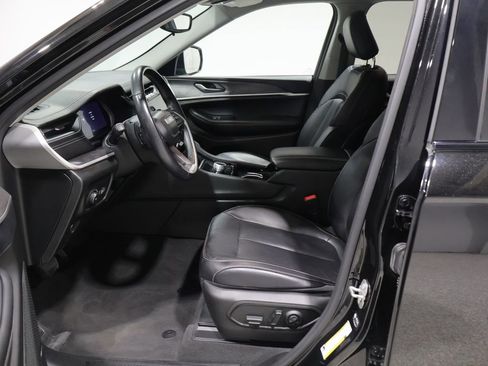 Used 2021 Jeep Grand Cherokee L Limited AWD/4WD image 8