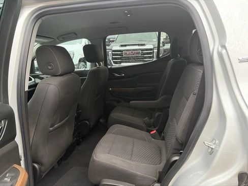 Used 2018 GMC Acadia SLE AWD/4WD image 11