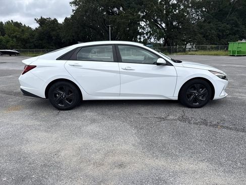 Used 2022 Hyundai Elantra Blue FWD image 9
