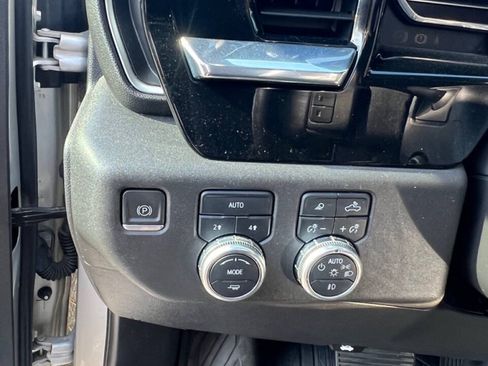 Used 2022 GMC Sierra 1500 SLT w/ SLT Premium Plus Package AWD/4WD image 31