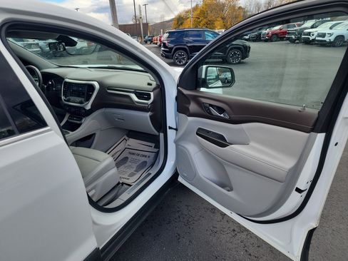 Certified 2023 GMC Acadia SLT w/ Trailering Package image 35