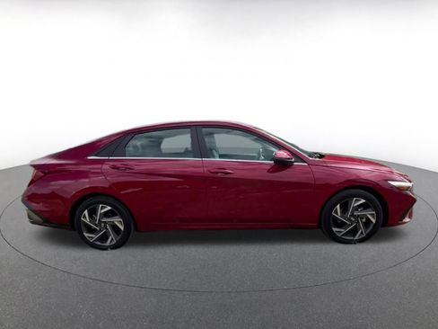 Used 2025 Hyundai Elantra Limited image 17