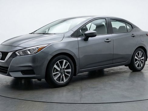 Used 2025 Nissan Versa SV image 3