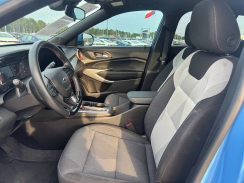 Used 2024 Chevrolet Trax RS w/ Sunroof Package FWD image 10