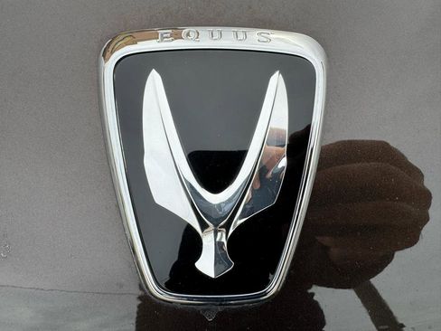 Used 2016 Hyundai Equus Signature image 2