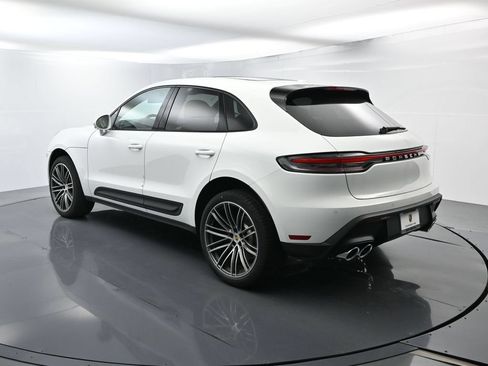 Certified 2025 Porsche Macan AWD/4WD image 3