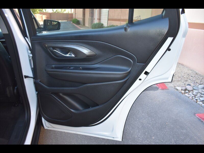 Used 2023 GMC Terrain SLT FWD image 28