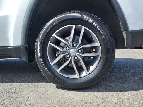 Used 2018 Jeep Grand Cherokee Limited AWD/4WD image 24