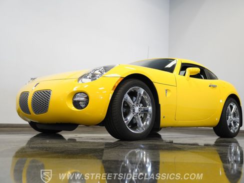 Used 2009 Pontiac Solstice Coupe w/ Premium Package image 5