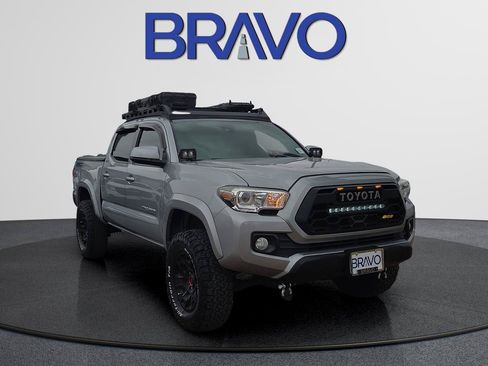 Used 2019 Toyota Tacoma SR5 RWD image 2
