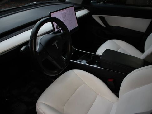 Used 2018 Tesla Model 3 Long Range image 17