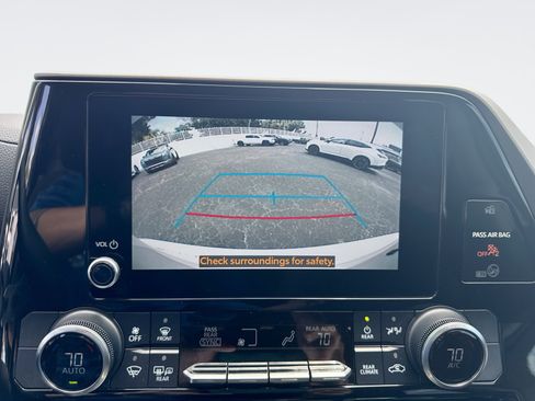 Used 2023 Toyota Highlander LE FWD image 20