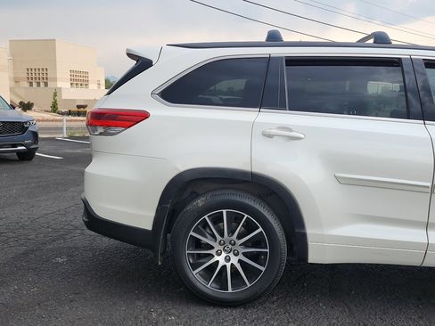 Used 2018 Toyota Highlander SE w/ Protection Package #3 AWD/4WD image 5