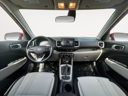 Used 2025 Hyundai Venue SEL FWD image 12