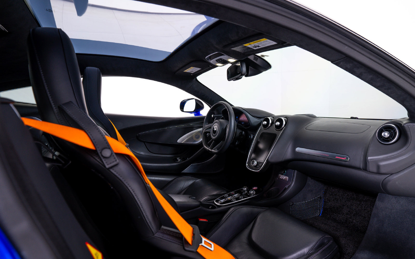 Used 2023 McLaren GT RWD image 23