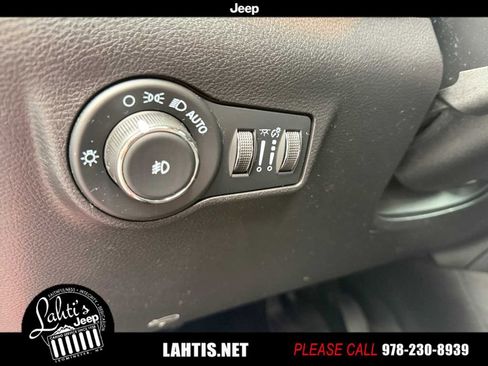 Certified 2022 Jeep Compass Limited w/ (RED) Package image 33