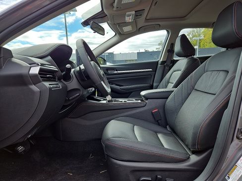 New 2025 Nissan Altima 2.5 SR w/ SR Premium Package image 11