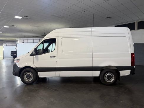 Used 2024 Mercedes-Benz Sprinter 2500 image 8