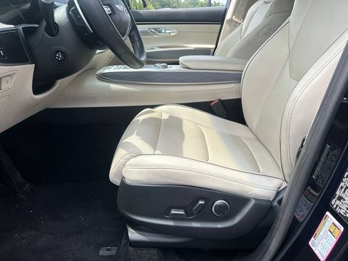 Used 2023 Genesis GV70 2.5T w/ Advanced Package AWD/4WD image 11