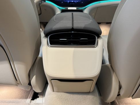 Used 2023 Mercedes-Benz EQS 580 4MATIC Sedan image 37