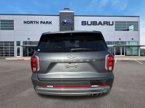 Used 2023 Hyundai Palisade Calligraphy FWD image 4