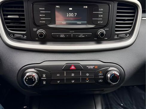 Used 2018 Kia Sorento L image 22