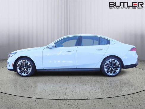 Used 2025 BMW 530i image 4