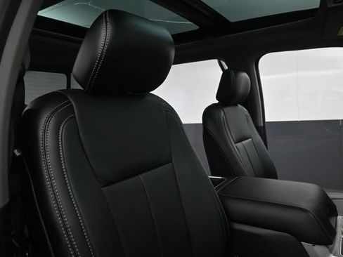 Used 2018 Ford F150 Lariat w/ Equipment Group 502A Luxury AWD/4WD image 32