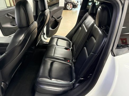 Used 2021 Tesla Model Y Long Range AWD/4WD image 17