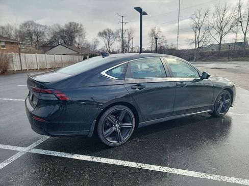 Used 2025 Honda Accord Sport image 4