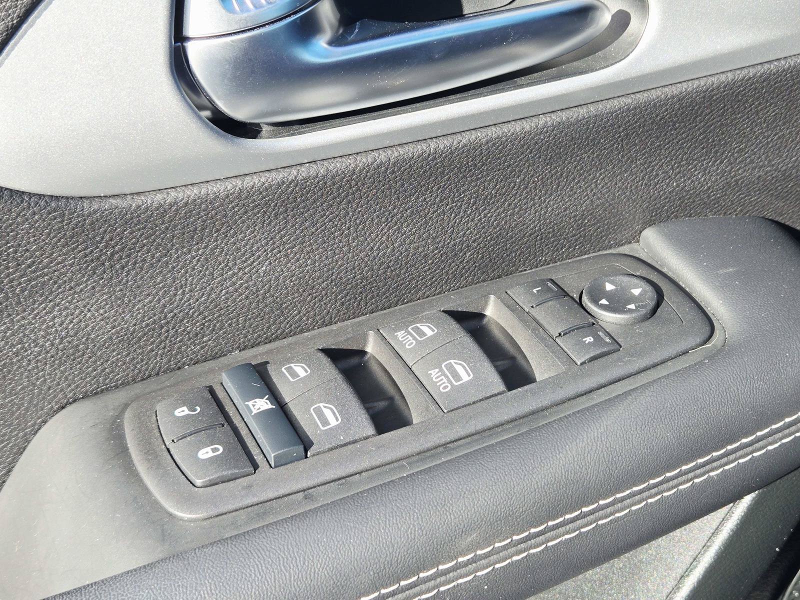 Used 2024 Chrysler Pacifica Touring-L w/ S Appearance Package FWD image 39