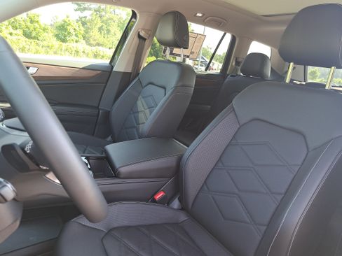 Used 2026 Volkswagen Atlas SE FWD image 16