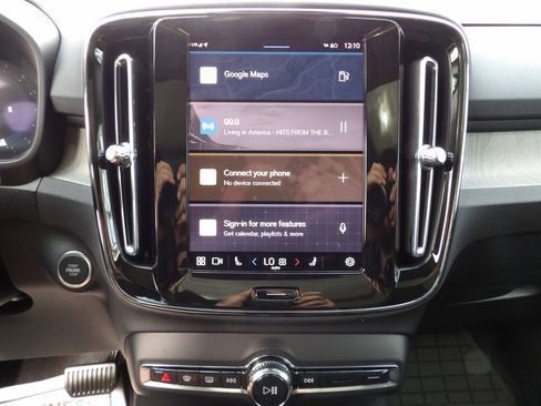 Certified 2023 Volvo XC40 B4 Plus w/ Protection Package Premier image 23